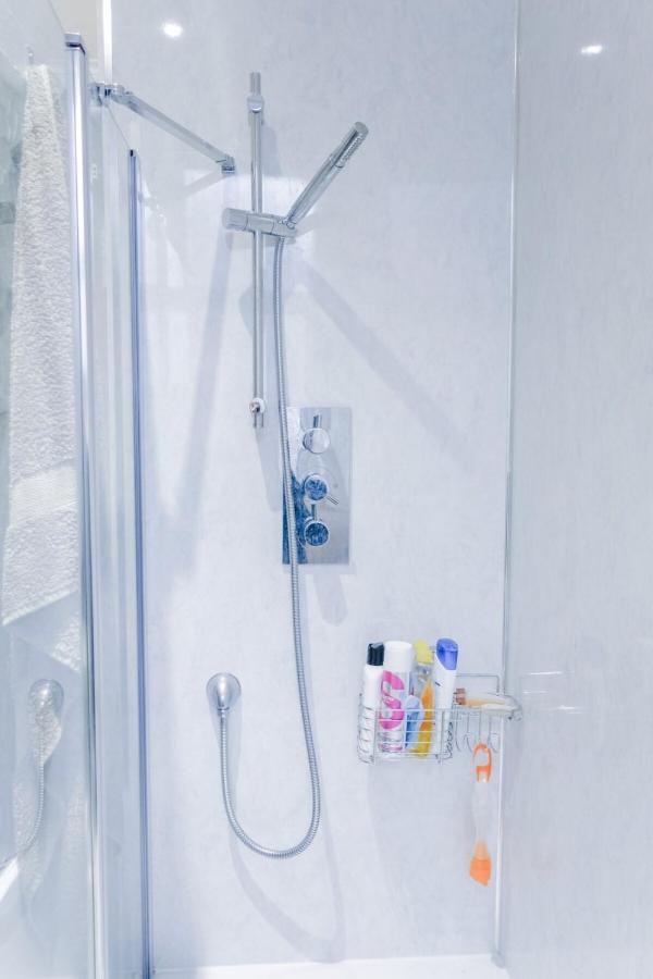 Newly Furnished 2 Bedroom Apartment On Leith Walk EDI Exterior photo